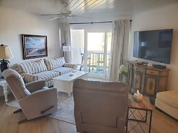 Island House F232 2 Bedroom Condo by RedAwning