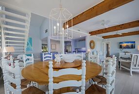 Flamingo Bay 4 Bedroom Home by RedAwning