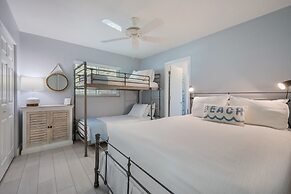 Flamingo Bay 4 Bedroom Home by RedAwning