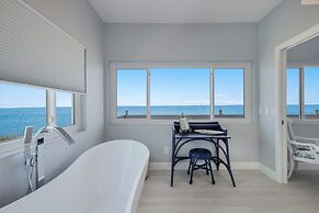 Flamingo Bay 4 Bedroom Home by RedAwning