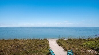 Flamingo Bay 4 Bedroom Home by RedAwning