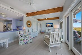 Flamingo Bay 4 Bedroom Home by RedAwning