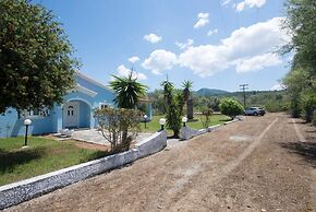 Villa Amorossa Beachfront 3 Bedroom in Roda