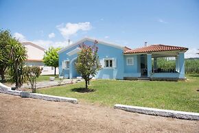 Villa Amorossa Beachfront 3 Bedroom in Roda