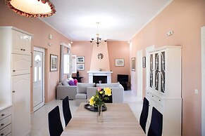 Villa Amorossa Beachfront 3 Bedroom in Roda