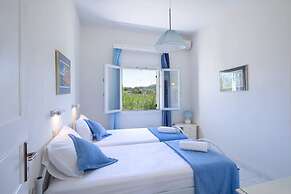 Villa Amorossa Beachfront 3 Bedroom in Roda