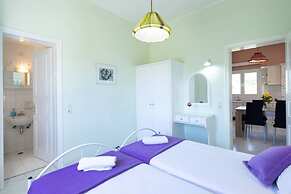 Villa Amorossa Beachfront 3 Bedroom in Roda