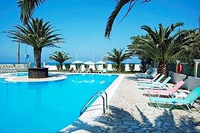 Villa Amorossa Beachfront 3 Bedroom in Roda