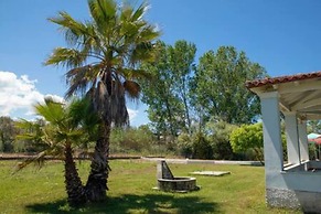 Villa Amorossa Beachfront 3 Bedroom in Roda