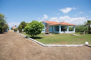 Villa Amorossa Beachfront 3 Bedroom in Roda