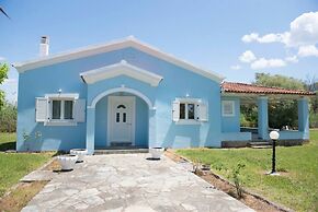 Villa Amorossa Beachfront 3 Bedroom in Roda