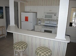 Family Friendly Condo 1504M with Resort Golf Course Onsite by RedAwnin