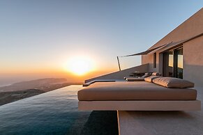 Santorini Sky, Luxury Resort