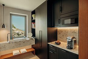 Santorini Sky, Luxury Resort