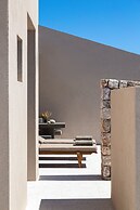 Santorini Sky, Luxury Resort