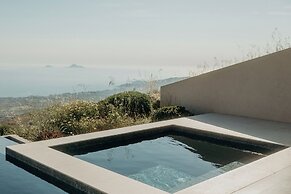 Santorini Sky, Luxury Resort