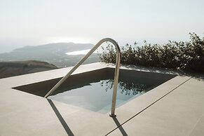 Santorini Sky, Luxury Resort