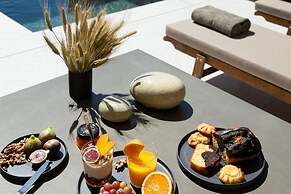 Santorini Sky, Luxury Resort