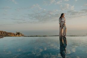 Santorini Sky, Luxury Resort