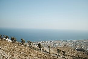 Santorini Sky, Luxury Resort