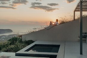 Santorini Sky, Luxury Resort