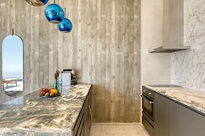 Santorini Sky, Luxury Resort