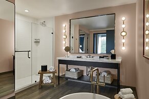 The Memphian, a Tribute Portfolio Hotel