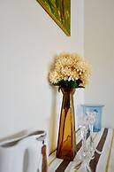 3-bed Apartment in Town Centre With Beach Access!