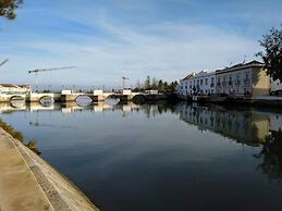 3-bed Apartment in Town Centre With Beach Access!