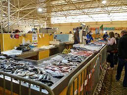 3-bed Apartment in Town Centre With Beach Access!