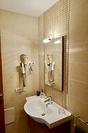 3-bed Apartment in Town Centre With Beach Access!