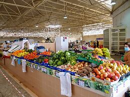 3-bed Apartment in Town Centre With Beach Access!