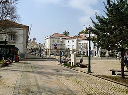 3-bed Apartment in Town Centre With Beach Access!