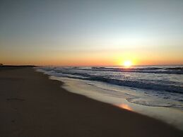 3-bed Apartment in Town Centre With Beach Access!