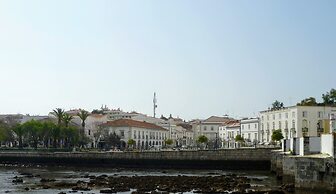 3-bed Apartment in Town Centre With Beach Access!