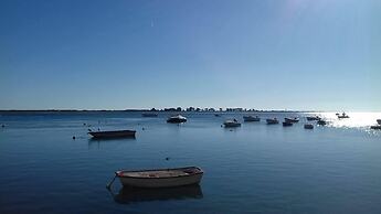 3-bed Apartment in Town Centre With Beach Access!