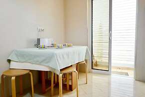 3-bed Apartment in Town Centre With Beach Access!