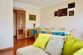 3-bed Apartment in Town Centre With Beach Access!