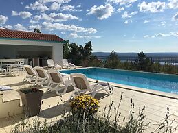 Holiday Home-big Swimming Pool-amazing Views