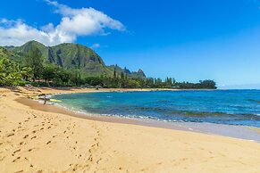 Camp Alealea 1 3 Bedroom Home by RedAwning