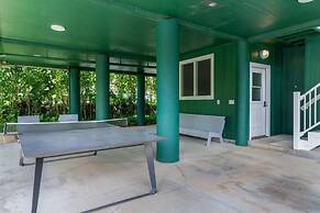 Camp Alealea 1 3 Bedroom Home by RedAwning