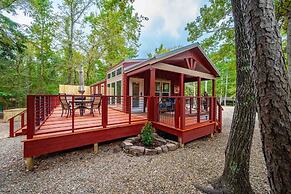 Fish Tales Stunning Cabin Includes Wifi, Hot Tub, and BBQ by Redawning