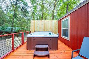 Fish Tales Stunning Cabin Includes Wifi, Hot Tub, and BBQ by Redawning