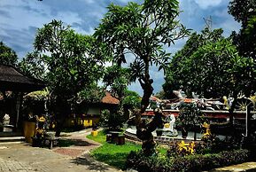 Bali Taman Lovina Resort & Spa Suites