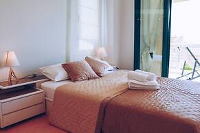 Stunning 4-bed Villa in Lagonisi Kalivia Thorikou