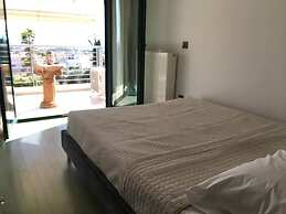 Stunning 4-bed Villa in Lagonisi Kalivia Thorikou