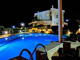 Stunning 4-bed Villa in Lagonisi Kalivia Thorikou