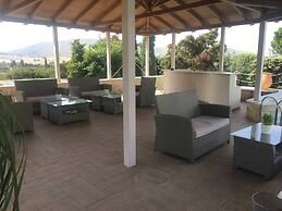 Stunning 4-bed Villa in Lagonisi Kalivia Thorikou