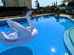 Stunning 4-bed Villa in Lagonisi Kalivia Thorikou