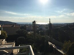 Stunning 4-bed Villa in Lagonisi Kalivia Thorikou